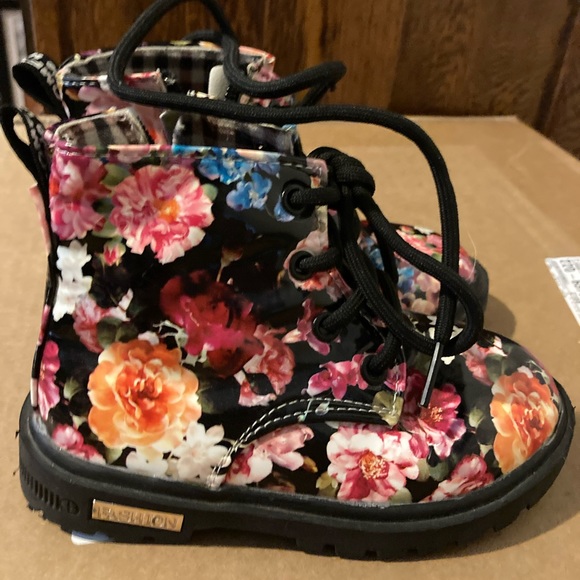 Other - Floral toddler boots
